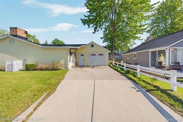 5871 Manor Drive, Fort Gratiot Charter Township, MI 48059