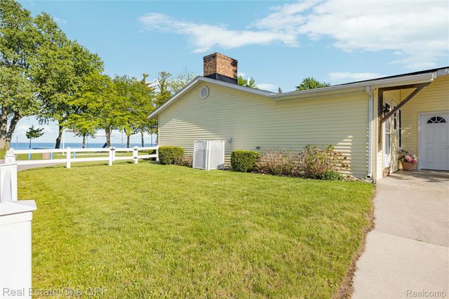 5871 Manor Drive, Fort Gratiot Charter Township, MI 48059