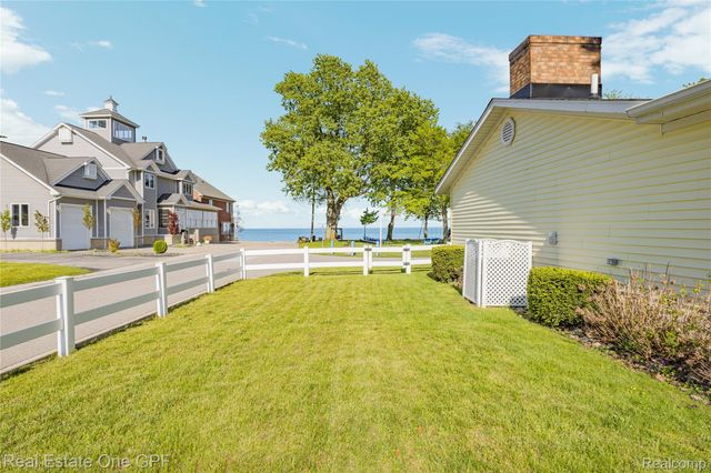 5871 Manor Drive, Fort Gratiot Charter Township, MI 48059