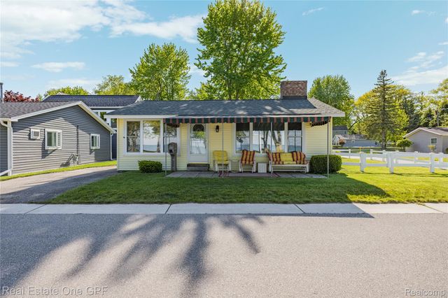 5871 Manor Drive, Fort Gratiot Charter Township, MI 48059