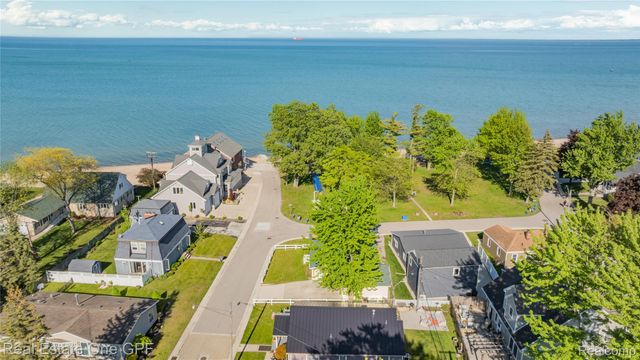 5871 Manor Drive, Fort Gratiot Charter Township, MI 48059