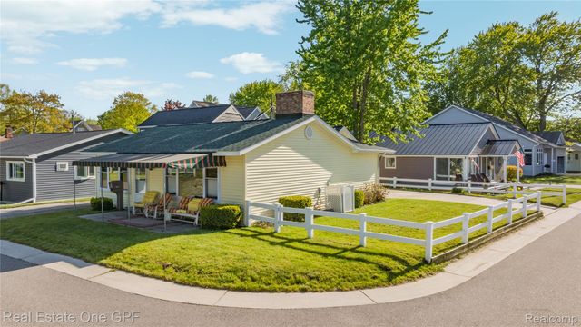 5871 Manor Drive, Fort Gratiot Charter Township, MI 48059