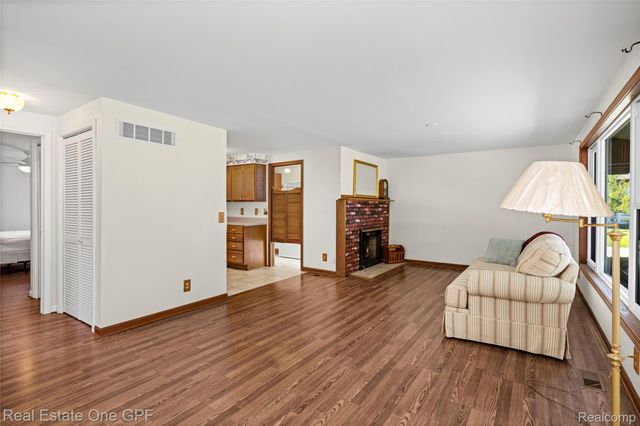 5871 Manor Drive, Fort Gratiot Charter Township, MI 48059