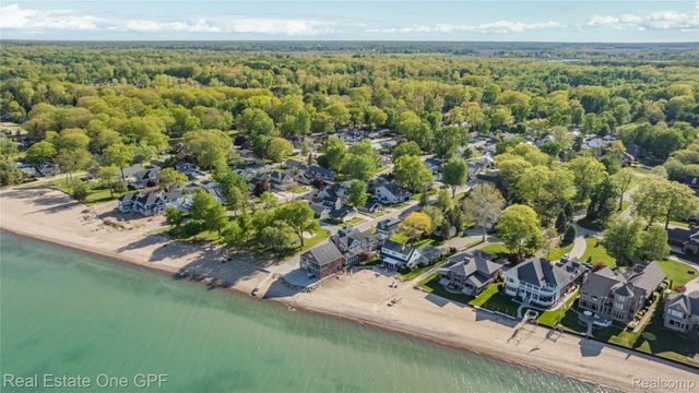 5871 Manor Drive, Fort Gratiot Charter Township, MI 48059