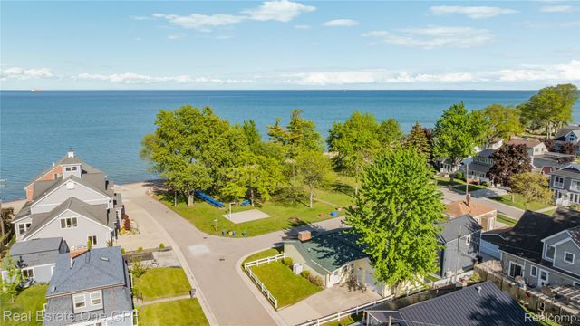 5871 Manor Drive, Fort Gratiot Charter Township, MI 48059