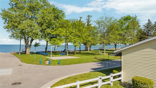 5871 Manor Drive, Fort Gratiot Charter Township, MI 48059