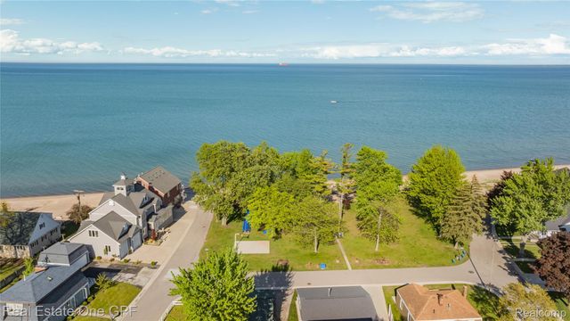 5871 Manor Drive, Fort Gratiot Charter Township, MI 48059