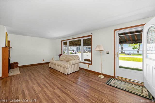 5871 Manor Drive, Fort Gratiot Charter Township, MI 48059