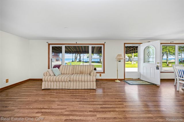 5871 Manor Drive, Fort Gratiot Charter Township, MI 48059