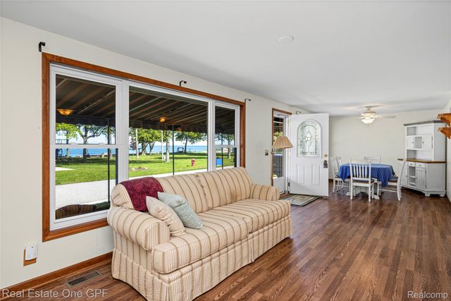 5871 Manor Drive, Fort Gratiot Charter Township, MI 48059