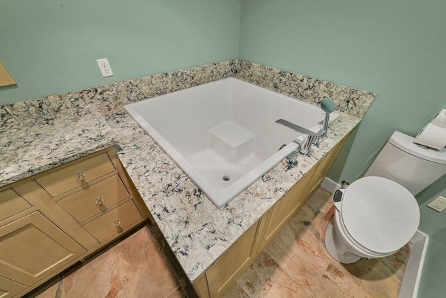 215 Washington Street, Traverse City, MI 49684