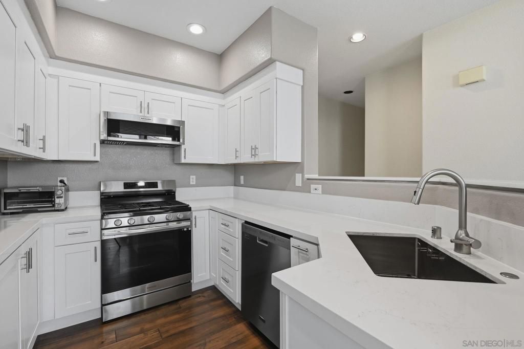 Image 15 of property listing at 18612 Caminito Pasadero, San Diego, CA 92128