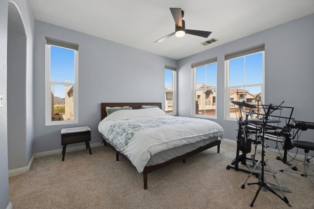 Image 19 of property listing at 18612 Caminito Pasadero, San Diego, CA 92128