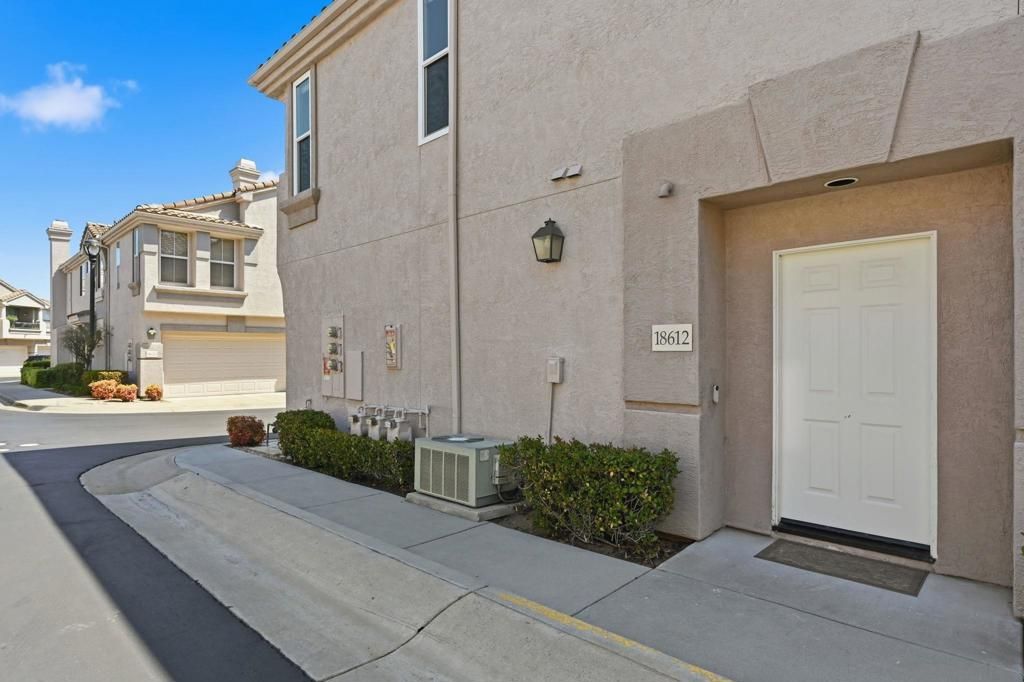 Image 3 of property listing at 18612 Caminito Pasadero, San Diego, CA 92128