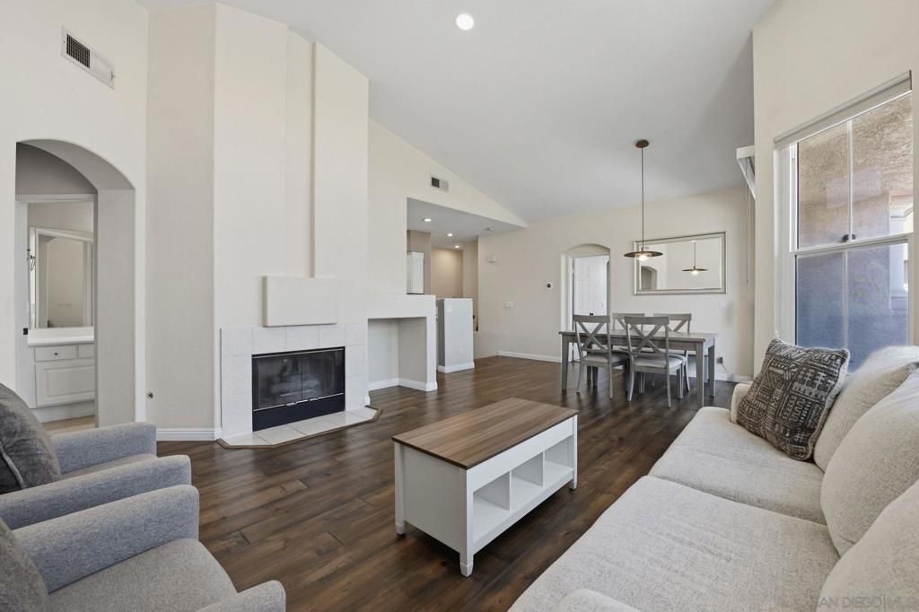 Image 9 of property listing at 18612 Caminito Pasadero, San Diego, CA 92128