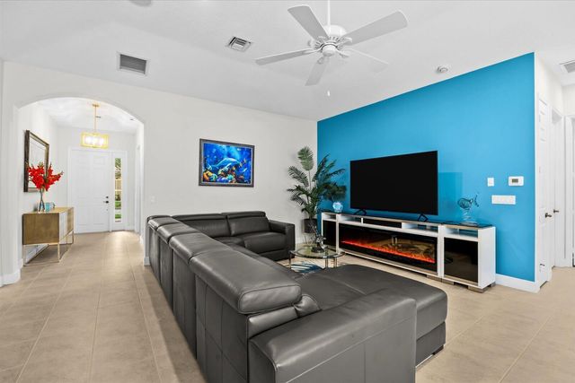 10099 SW Duccio Lane, Port Saint Lucie, FL 34986