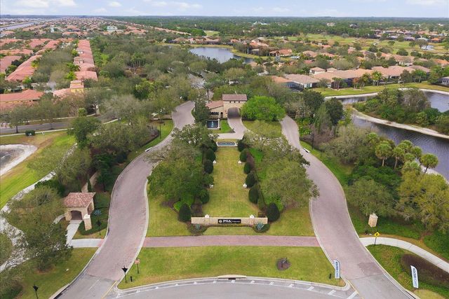 10099 SW Duccio Lane, Port Saint Lucie, FL 34986