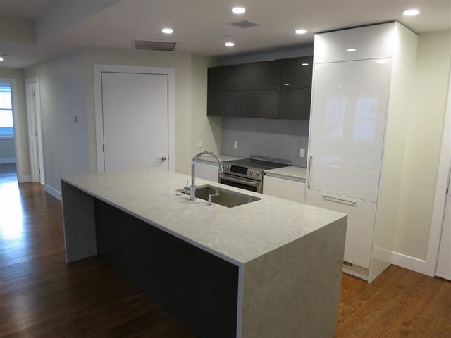 906 East 2nd 101, Boston, MA 02127