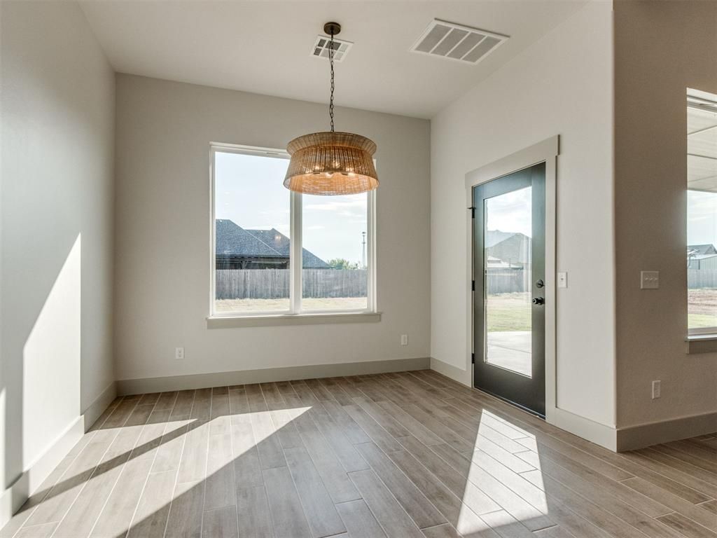 Image 17 of property listing at 1120 Jozie Way, Tuttle, OK 73089