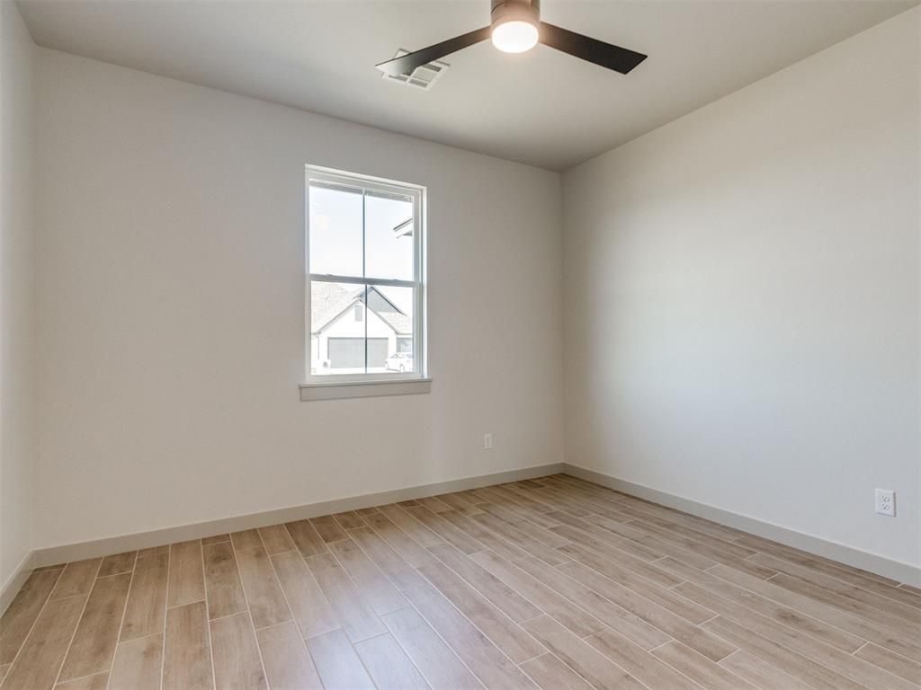 Image 24 of property listing at 1120 Jozie Way, Tuttle, OK 73089