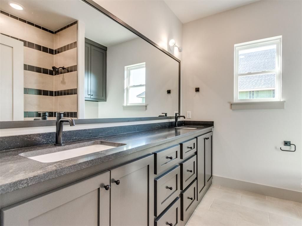 Image 25 of property listing at 1120 Jozie Way, Tuttle, OK 73089