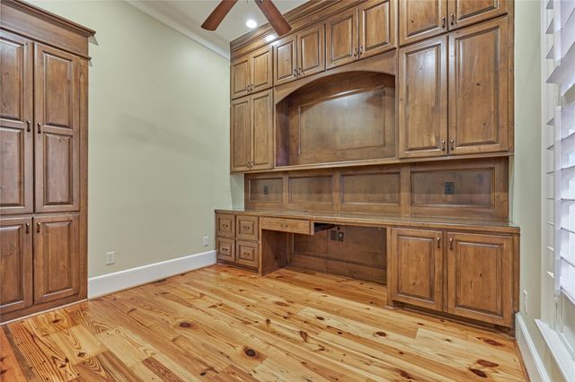 102 Winthrop Harbor S, Montgomery, TX 77356