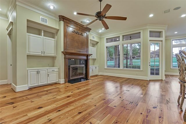 102 Winthrop Harbor S, Montgomery, TX 77356