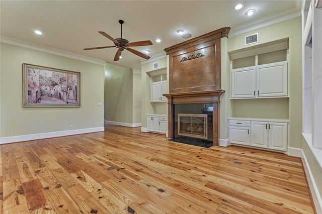 102 Winthrop Harbor S, Montgomery, TX 77356