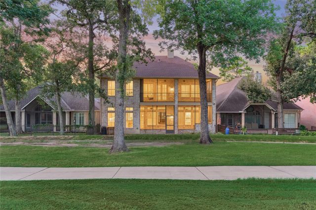 102 Winthrop Harbor S, Montgomery, TX 77356