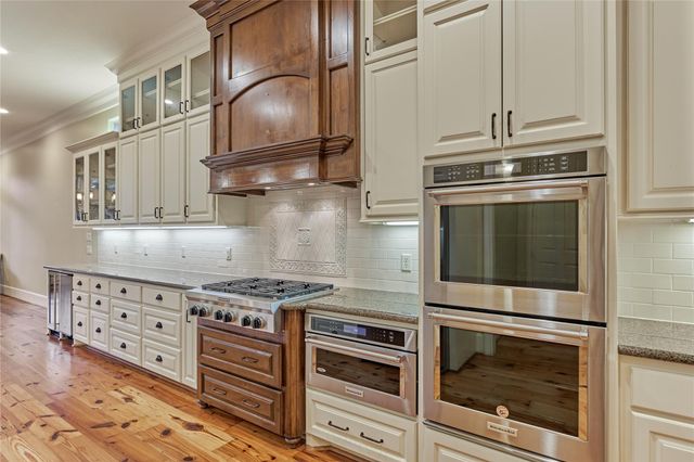 102 Winthrop Harbor S, Montgomery, TX 77356