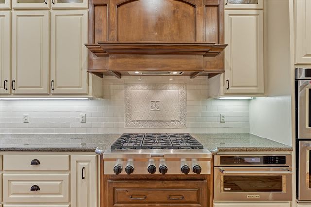 102 Winthrop Harbor S, Montgomery, TX 77356