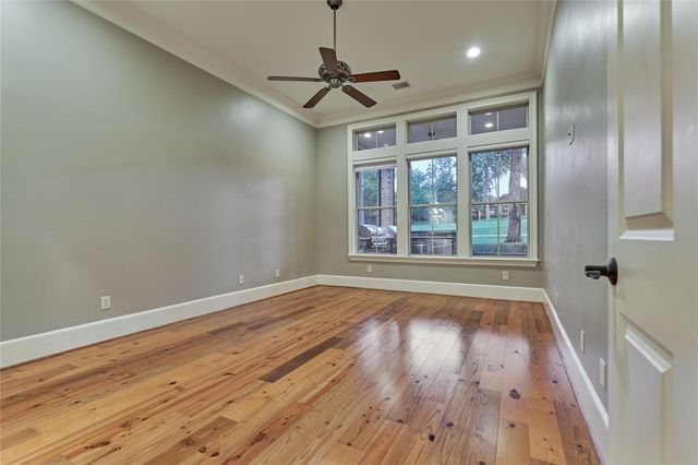 102 Winthrop Harbor S, Montgomery, TX 77356