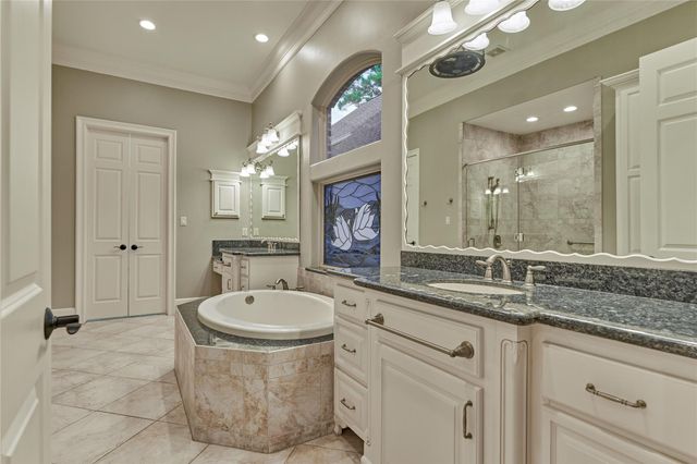 102 Winthrop Harbor S, Montgomery, TX 77356