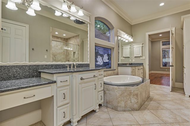 102 Winthrop Harbor S, Montgomery, TX 77356