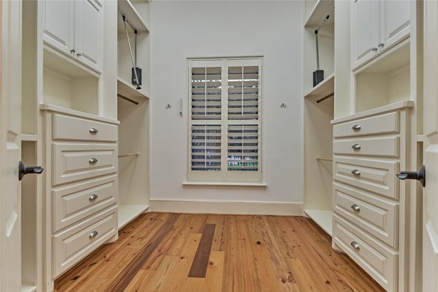 102 Winthrop Harbor S, Montgomery, TX 77356