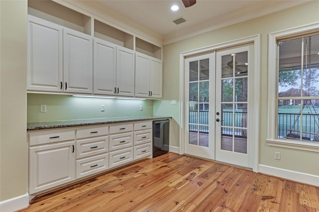 102 Winthrop Harbor S, Montgomery, TX 77356