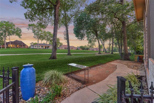 102 Winthrop Harbor S, Montgomery, TX 77356