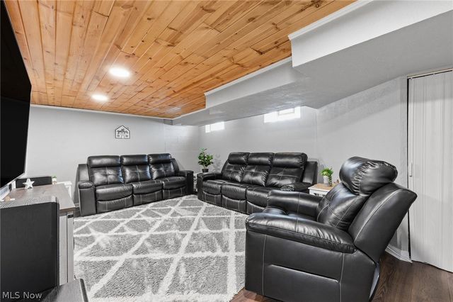 8303 Snow Road, Parma, OH 44129