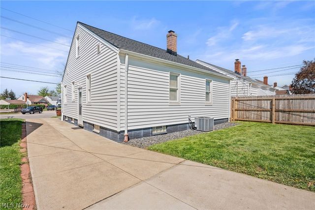 8303 Snow Road, Parma, OH 44129