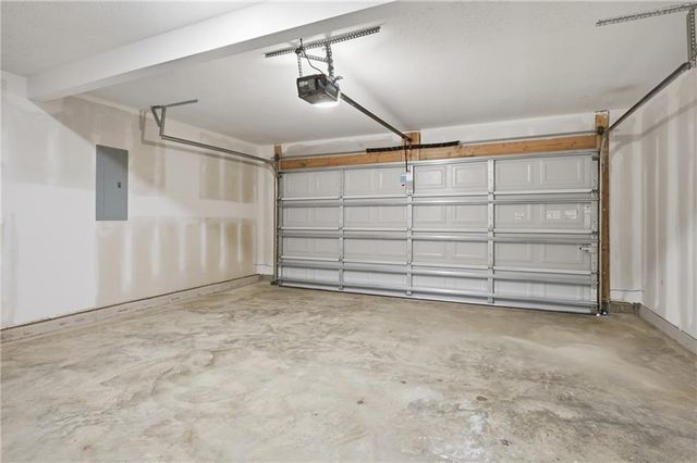 19427 Lincoln Street, Spring Hill, KS 66083