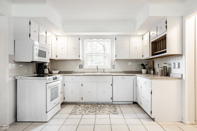 1185 Starkey Road, Zionsville, IN 46077