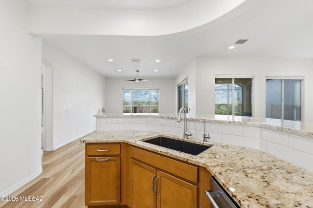 12862 N Geyser Valley Street, Oro Valley, AZ 85755