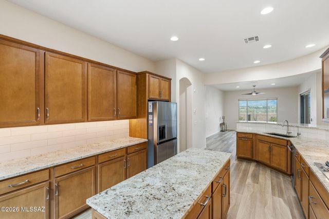 12862 N Geyser Valley Street, Oro Valley, AZ 85755