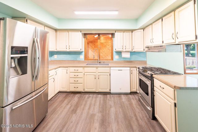 222 Lakeview Drive, Bryan, OH 43506