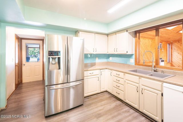 222 Lakeview Drive, Bryan, OH 43506