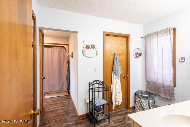 222 Lakeview Drive, Bryan, OH 43506