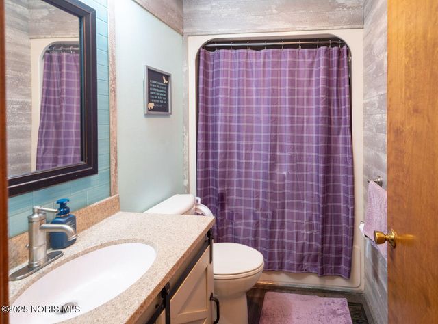 222 Lakeview Drive, Bryan, OH 43506