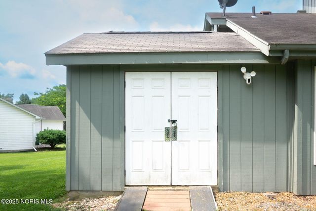 222 Lakeview Drive, Bryan, OH 43506