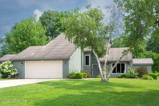 222 Lakeview Drive, Bryan, OH 43506