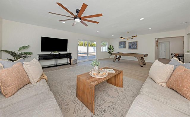 11419 47TH AVENUE N, St Petersburg, FL 33708